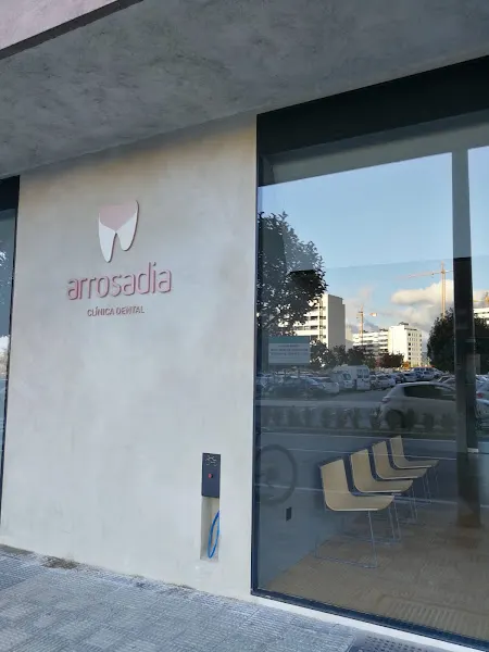 Clínica Dental Arrosadia - Clínica dental en Pamplona