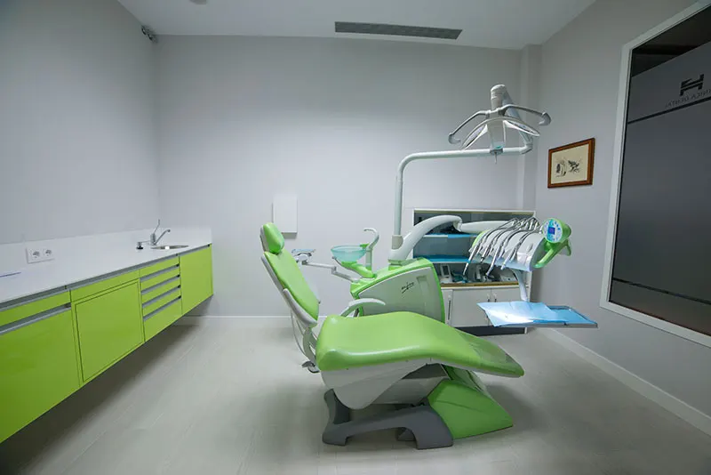 Clínica Dental Doctor Castellano - Dentista en O Barco de Valdeorras