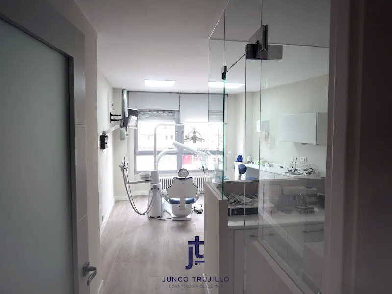 Junco Trujillo - Clínica Dental en Palencia - Clínica dental en Palencia - foto 3
