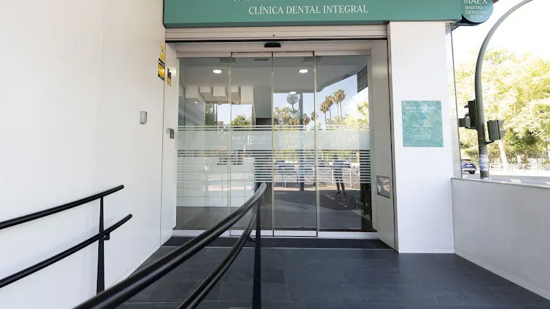 CLINICA DENTAL BERNABEU - Dentista en Sevilla - foto 2