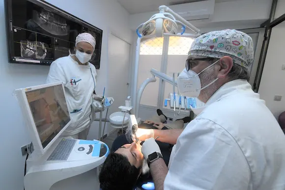 Clinica Dental Point - Dr. Francisco Castellanos - Dentista en La Rinconada