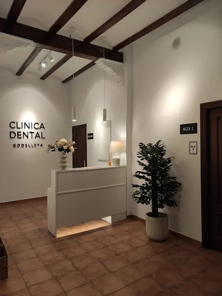 CLINICA DENTAL GODELLETA - Torrent