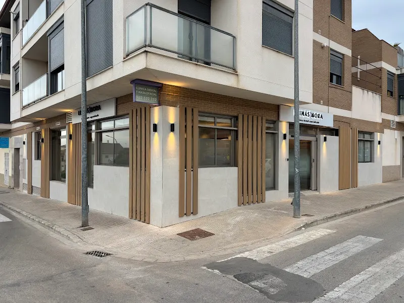 Clínica Dental Especializada LLINÁS / MORA - Dentista en Valencia - foto 2