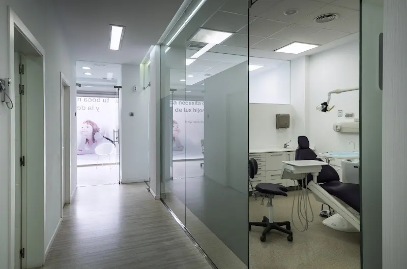 Midentista - Dra. Esther Lozano - Clínica dental en Valencia