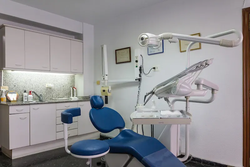 Clínica Dental Doctor Miguel Angel Presencia Martí - Clínica dental en Alzira - foto 3