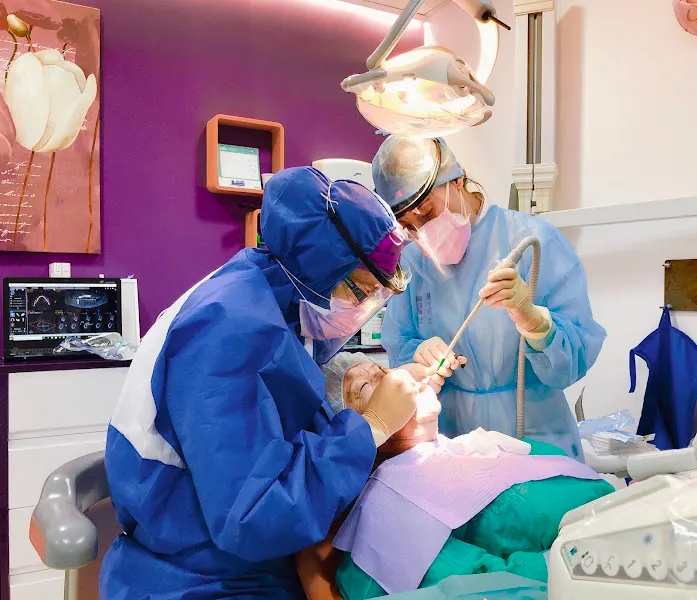 CLÍNICA DENTAL ANA ZAMORA - Estética Dental - Prótesis Dentales - Carillas Dentales - Urgencias Dentales - Alicante