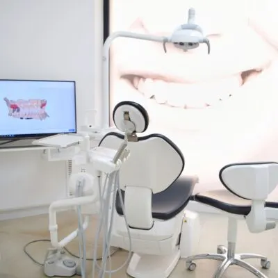 CLÍNICA DENTAL ROMÁN - Dentista en Zaragoza - foto 2
