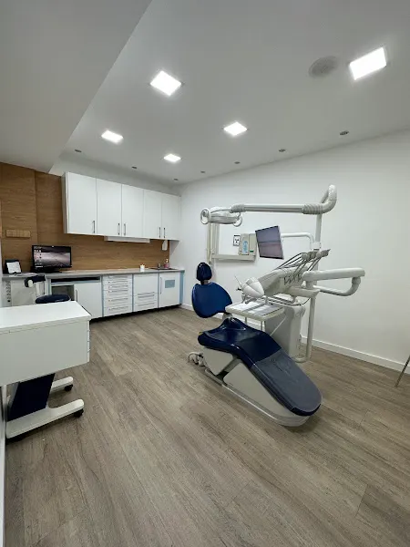 Clínica Dental Doctor Carlos Bello