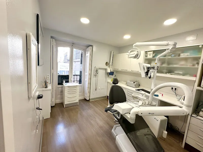 Clínica Dental Navarro Madrid - Dentistas - Implantes dentales - Clínica dental en Madrid - foto 2