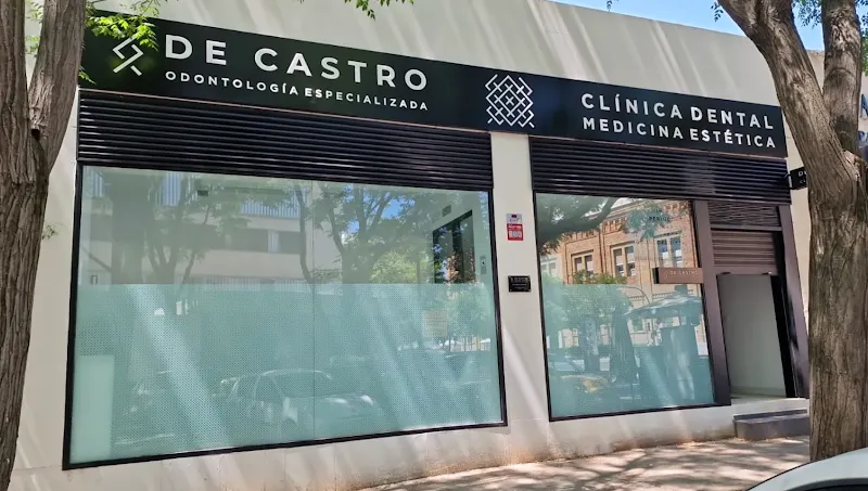 Clínica dental De Castro - Periodoncia e Implantes en Sevilla