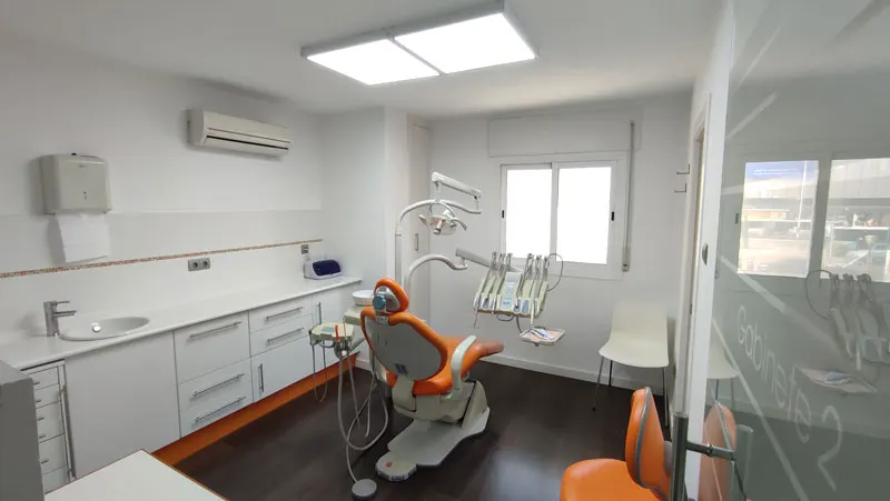 Clínica dental Velasco - Dentista en Málaga - foto 2