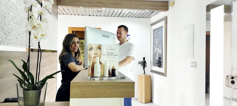 Clínica Dental CENTROFAMA - Dentista en Murcia - foto 2