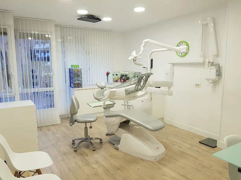 Dra. Inmaculada Viñuela, Clínica Dental