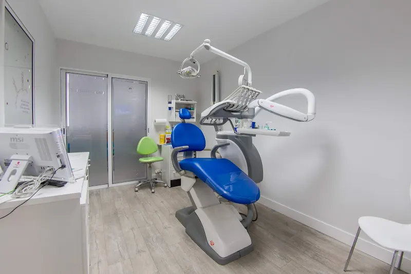 Clínica dental Dentesia (Dr. Pedro García García) - Dentista en Valladolid - foto 2