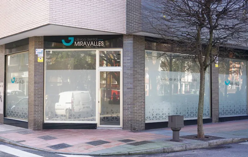 Clínica Dental Miravalles - Gijón