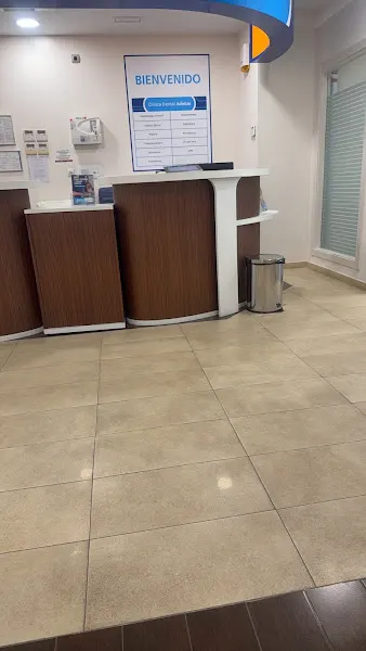 Clínica Dental Adeslas - Elche