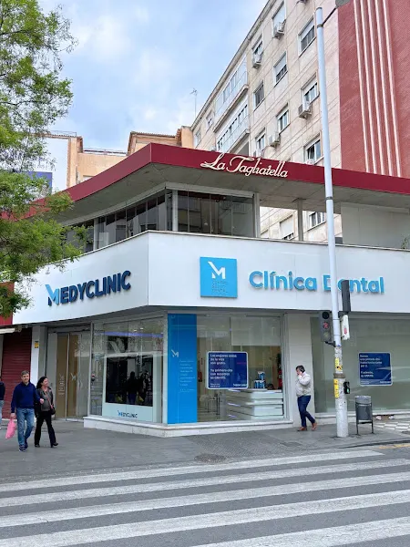 Dentista Granada - Clínica Dental en Granada | MEDYCLINIC - Granada