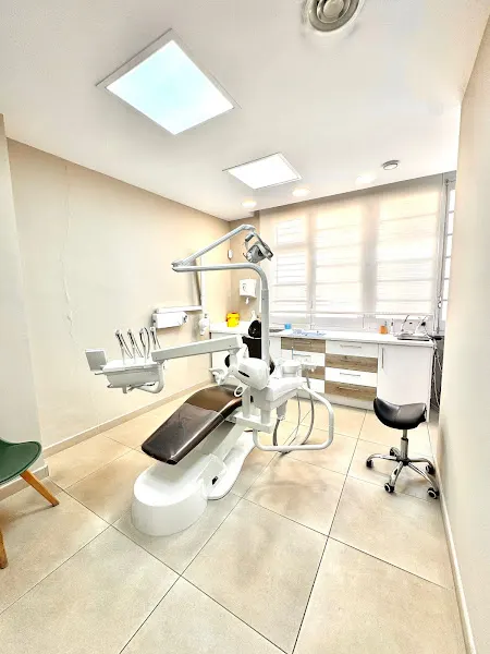 Arrels Centre Dental, clínica dental en Badalona