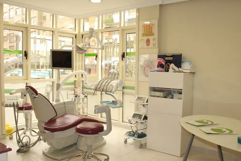 Centro Dental Elorza. Dres. Mª José Álvarez y Pablo G. Álvarez - Oviedo