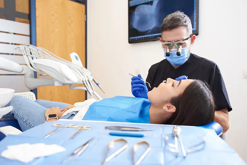 Dr Javier Amaro clinica dental - Dentista en Santa Cruz de Tenerife - foto 2