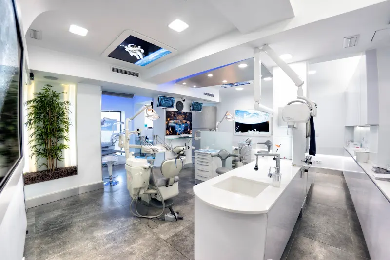 Smilelife · Clínica Dental Dres. Moraleda & Asociados — Fuenlabrada - Dentista en Fuenlabrada - foto 2