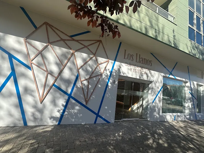 Los Llanos Clínica Dental y Estética - Dentista en Albacete - foto 2