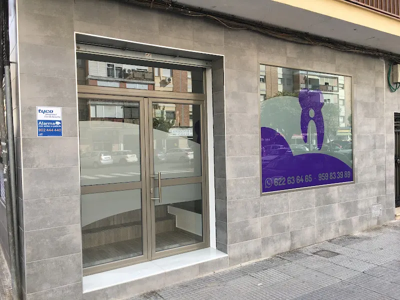 Clínica Dental María Infante - Dentista en Huelva - foto 2