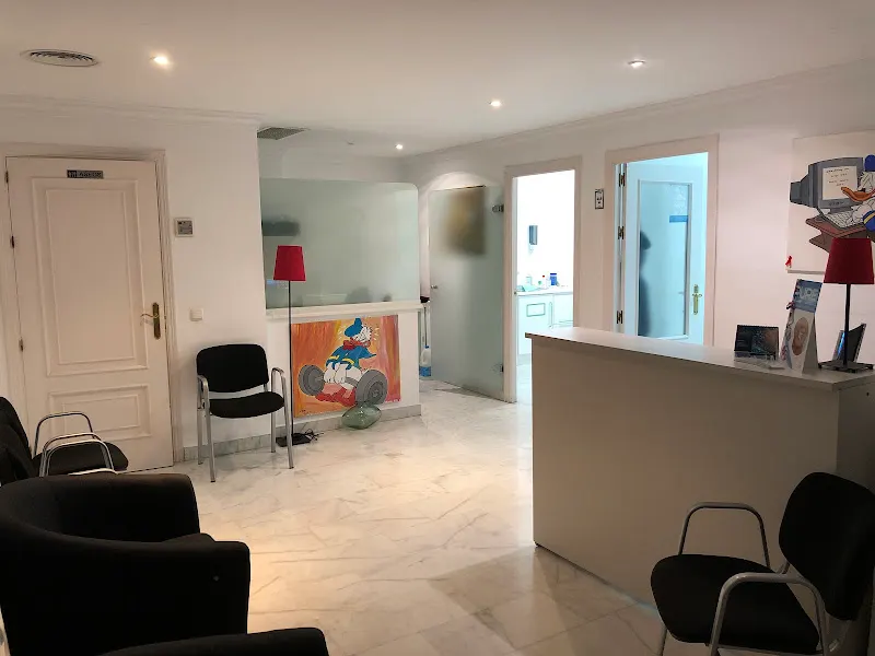 Clínica Dental D. Azar. SL.
