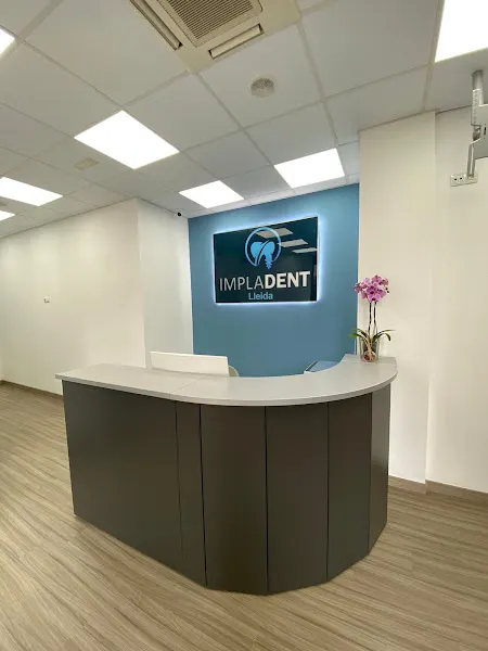 Clínica Dental Impladent en Lleida - Implantes Dentales - Expertos en Casos Difíciles