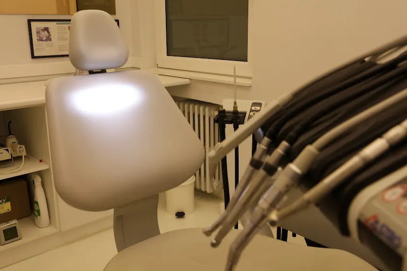 CLÍNICA DR. MENÉNDEZ MATO. CLÍNICA DENTAL Y CENTRO MÉDICO ESTÉTICO - Clínica dental en Lugo - foto 3