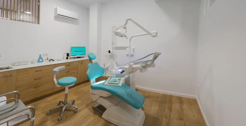 CLÍNICA DÉNNTAL (Santiago de Compostela) - Clínica dental en Santiago de Compostela - foto 2