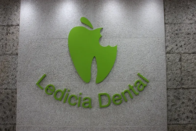 LEDICIA DENTAL SANTIAGO - Clínica dental en Santiago de Compostela - foto 2