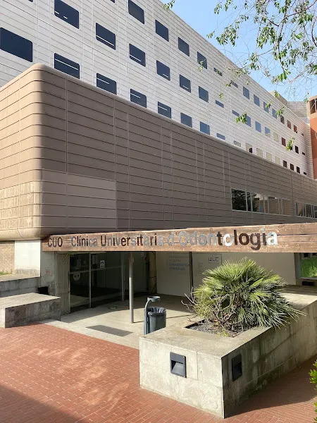 Clínica Universitària d’Odontologia - UIC Barcelona - Clínica dental en Sant Cugat del Vallès - foto 2