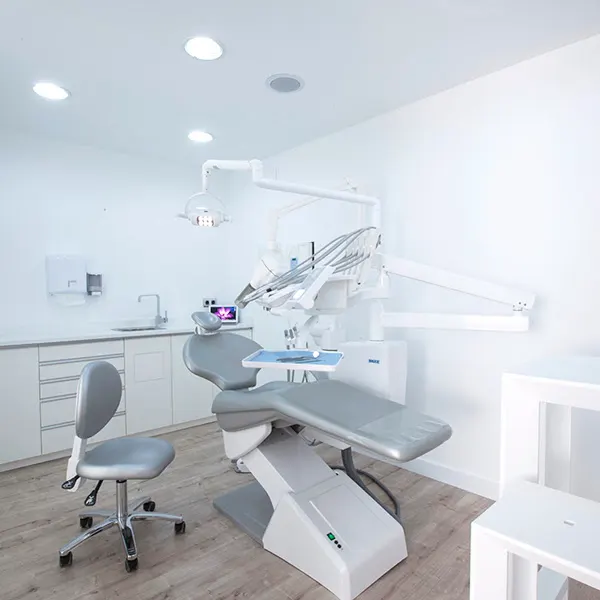 White Clínica Dental - Clínica dental en Sant Boi de Llobregat - foto 2