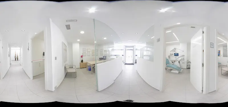Clínica Dental Dr. Roberto Freund - Dentista en Torrevieja - foto 2