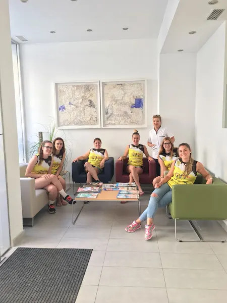 Clínica Dental Dr. Roberto Freund - Dentista en Torrevieja - foto 3