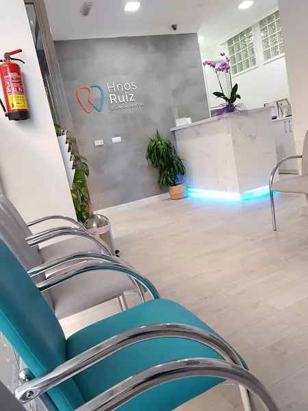 Clínica Dental Hnos Ruiz - Vélez-Málaga