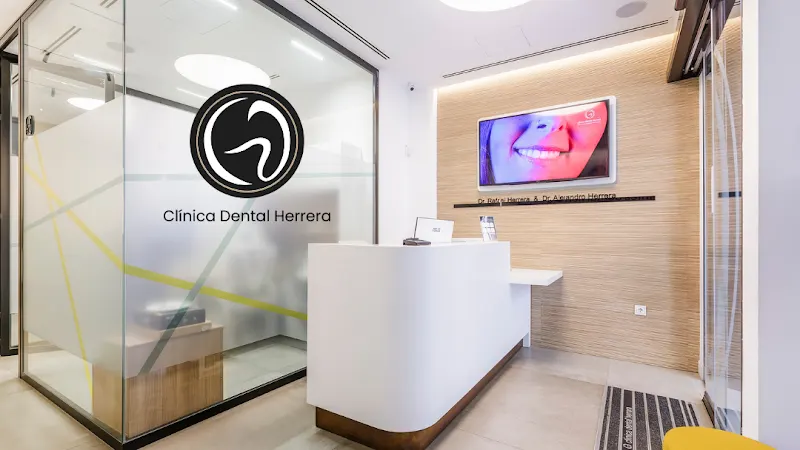 Clínica Dental Herrera - Vélez-Málaga