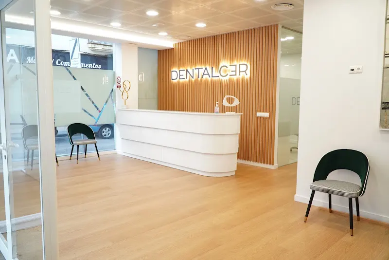 Clínica dental Dentalcer Fuengirola | Dr. Javier Cerezo