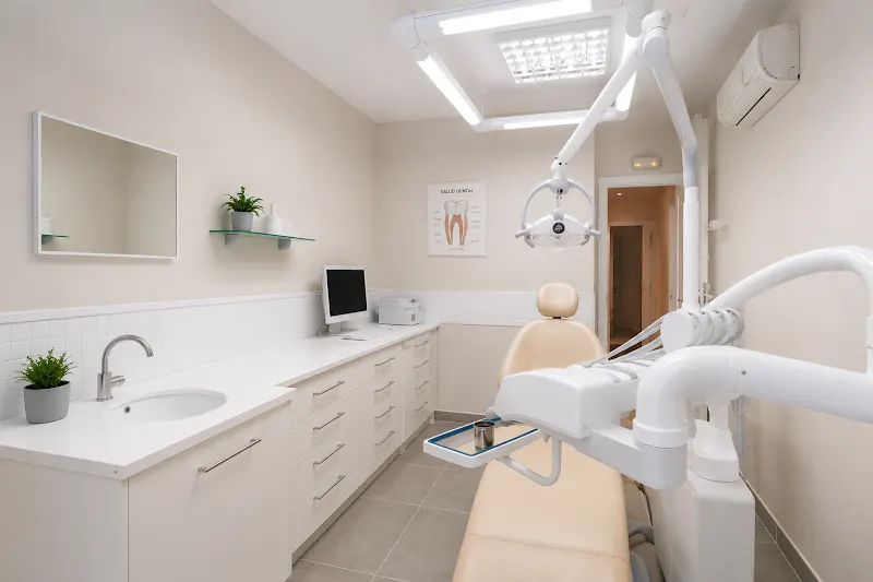 Clínica Dental Myramar DR. CHRISTIAN FAR
