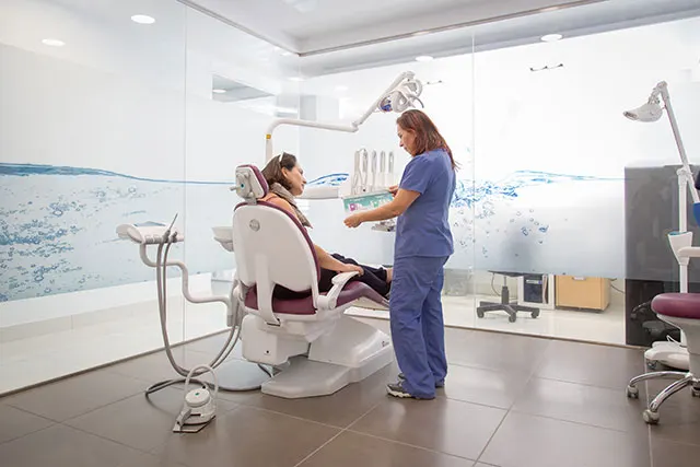 Family Dental Plaza - Clínica dental en Arona - foto 2