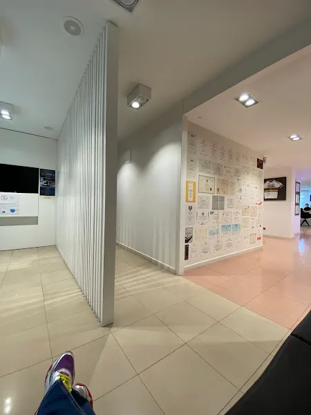 Enric Pintado - Clínica Dental en Manresa | Implantes Dentales | Carillas Dentales | Ortodoncia