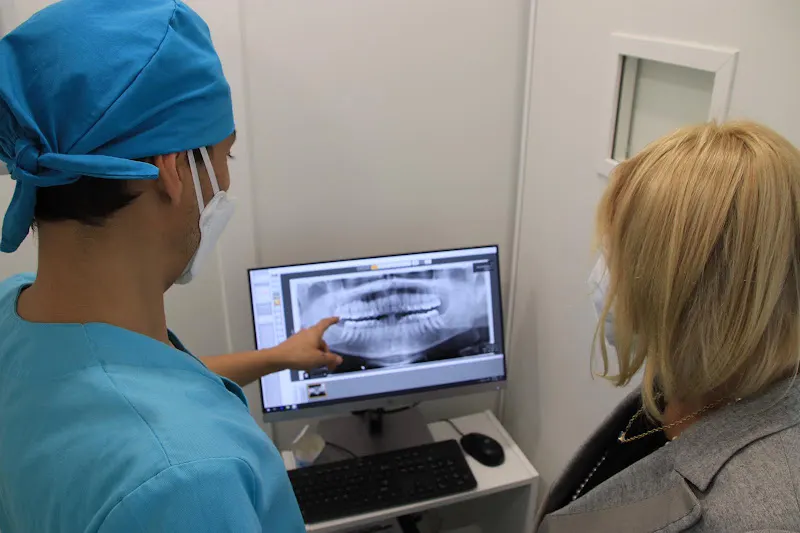 CLÍNICA DENTAL VILANOVA ROTLLAN - Clínica dental en Manresa - foto 2