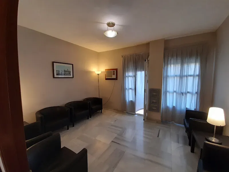 Manuel González-Moya Rodríguez de Mondelo - Dentista en Alcalá de Guadaíra - foto 2