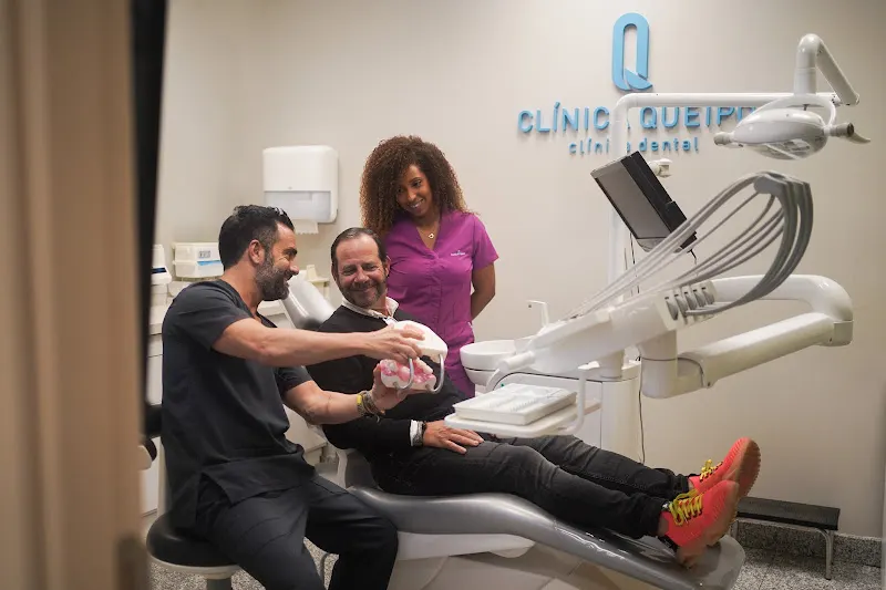 Clínica Dental Queipo Benalmádena en Benalmádena
