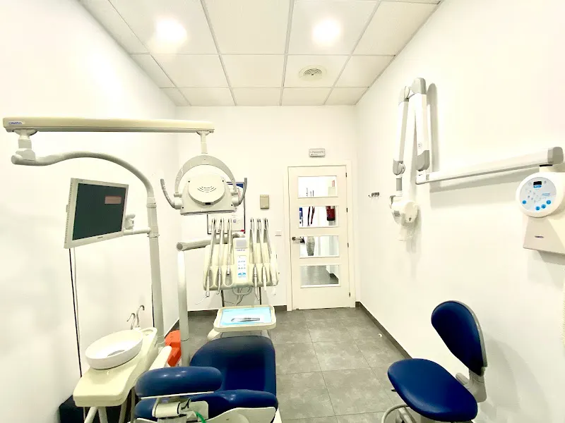 Clínica dental Moreno y Madikian - Dentista en Benalmádena - foto 2