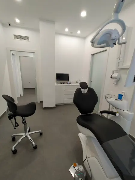 Dr. MARTÍNEZ ESPINOSA - Clínica dental en Benidorm - foto 2