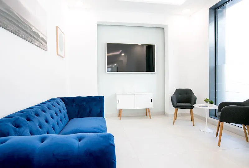 Clínica dental ángel Álvarez - Dentista en Estepona - foto 2