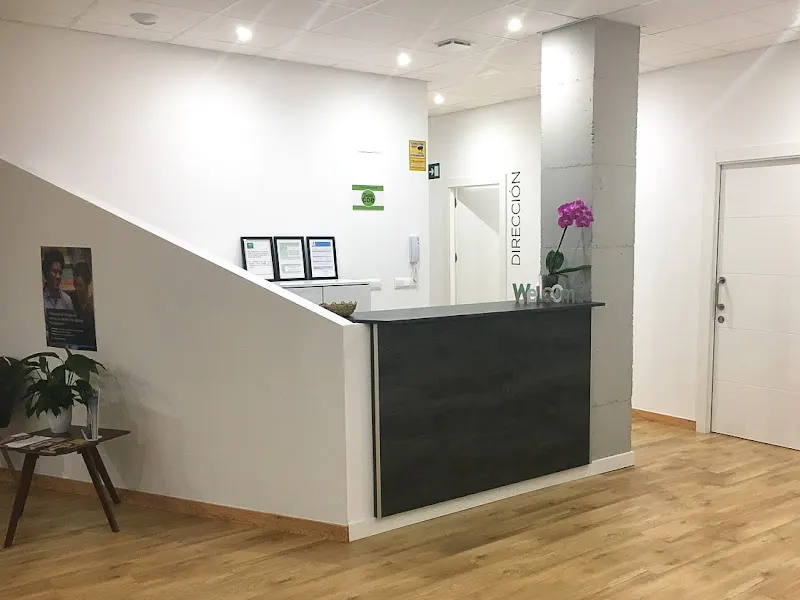 Martínez Avilés Clínica Dental - Dentista en Torremolinos - foto 2