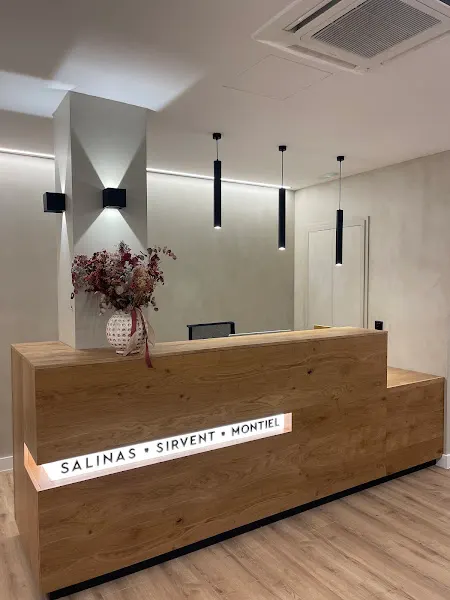 Salinas Sirvent Odontología Avanzada - Clínica dental en Castelldefels - foto 3